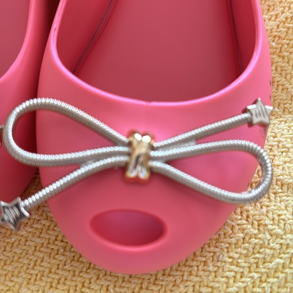 Melisa hot pink Mary Jane 1 nwot stars in gold on sides and gold toe bow - Picture 8 of 10